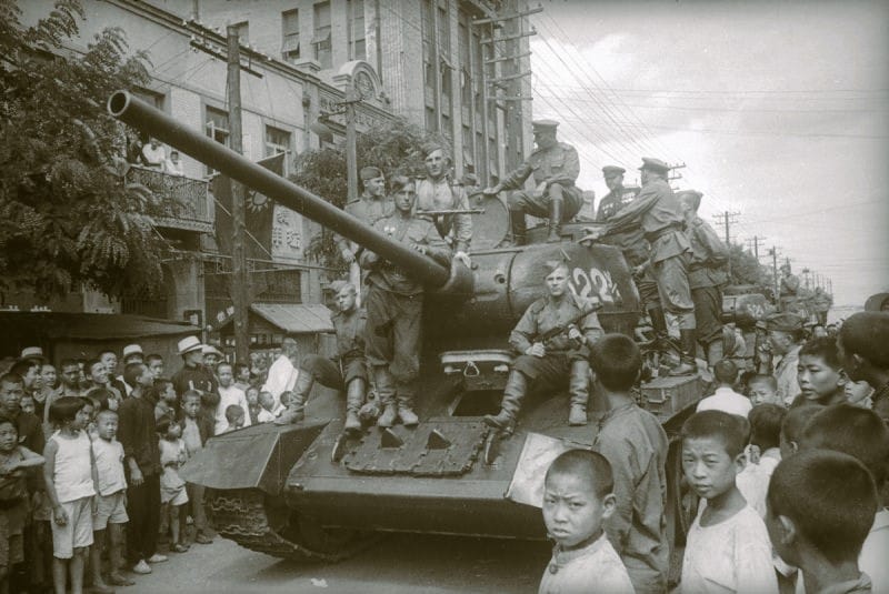 Советские войска вступают в Дайрен (Далянь), 24.08.1945. Автор фото Евгений Халдей. Правообладатель Анна Халдей
