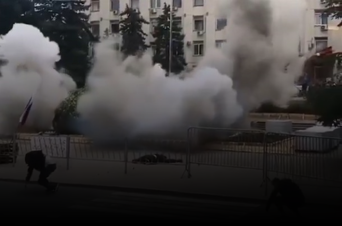 Attacco aereo ucraino contro l’Amministrazione regionale di Lugansk – 02/06/2014